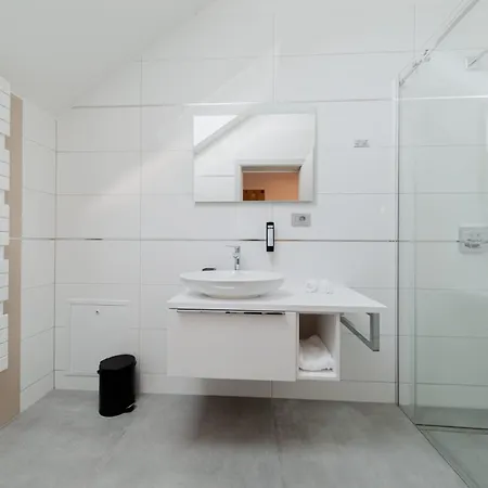 Carolina Luxury Rogašovci