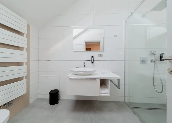 Carolina Luxury Rogašovci